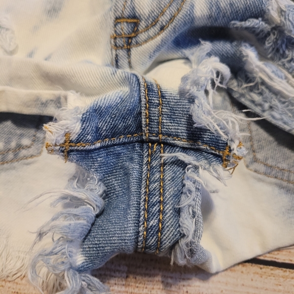 Bullhead Bleached Denim Shorts-SLOUCHY SHORT - Picture 7 of 10